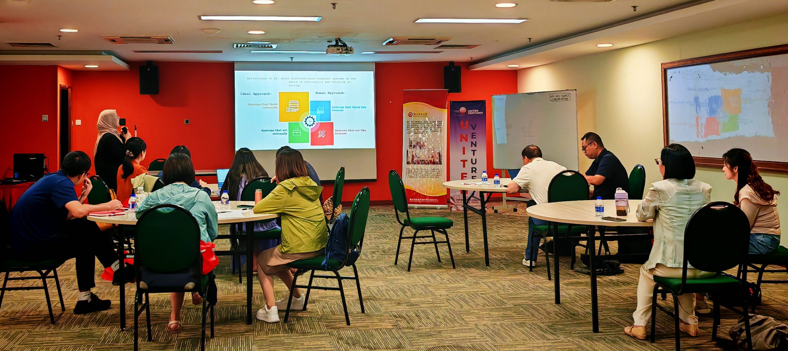 纽富控股携湖北开放大学代表团赴马来西亚国能大学开展学术交流与培训02 纽富控股携湖北开放大学代表团赴马来西亚国能大学开展学术交流与培训02
